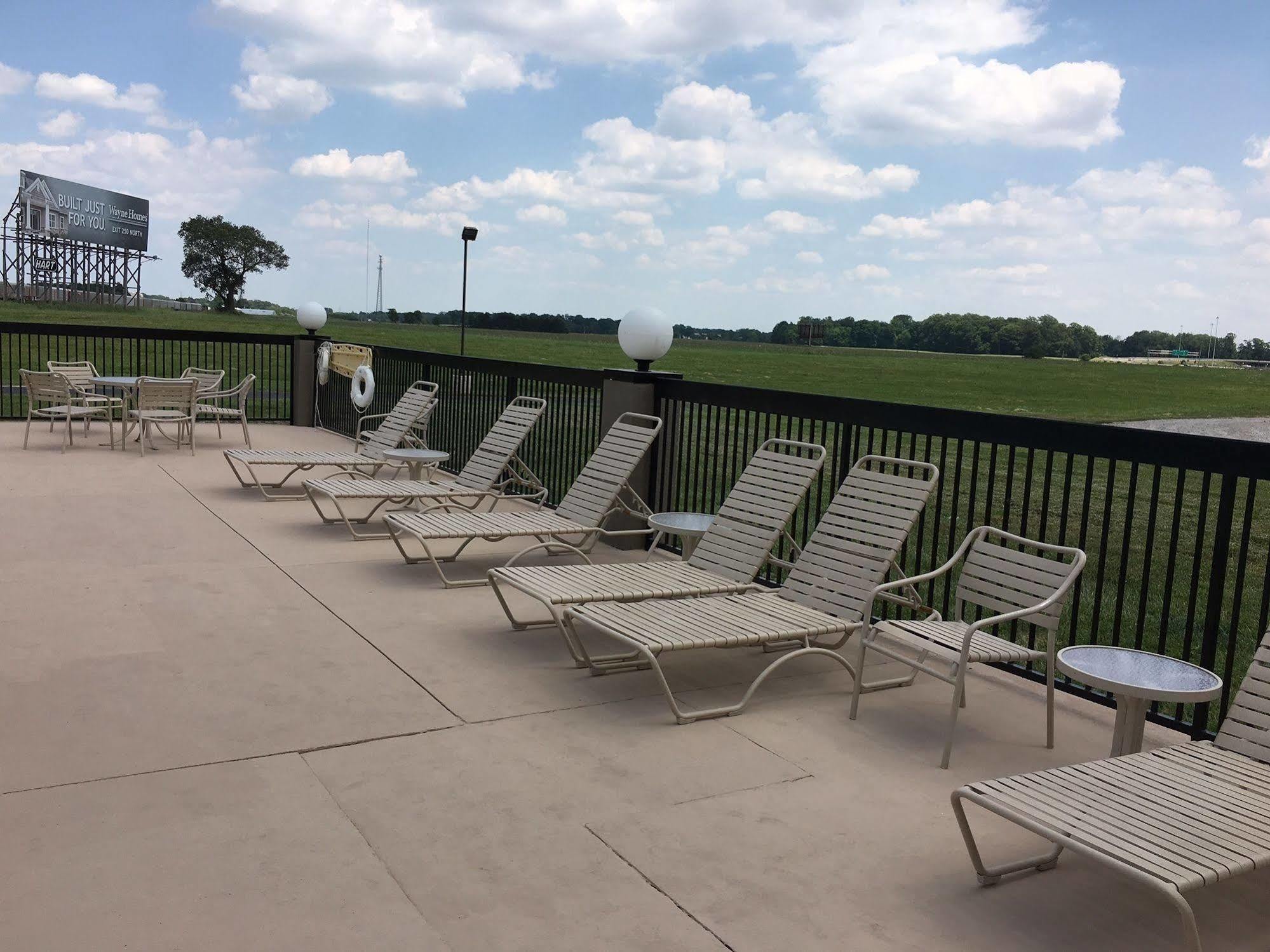 Country Inn & Suites By Radisson, Sandusky South, Oh Milan Bagian luar foto