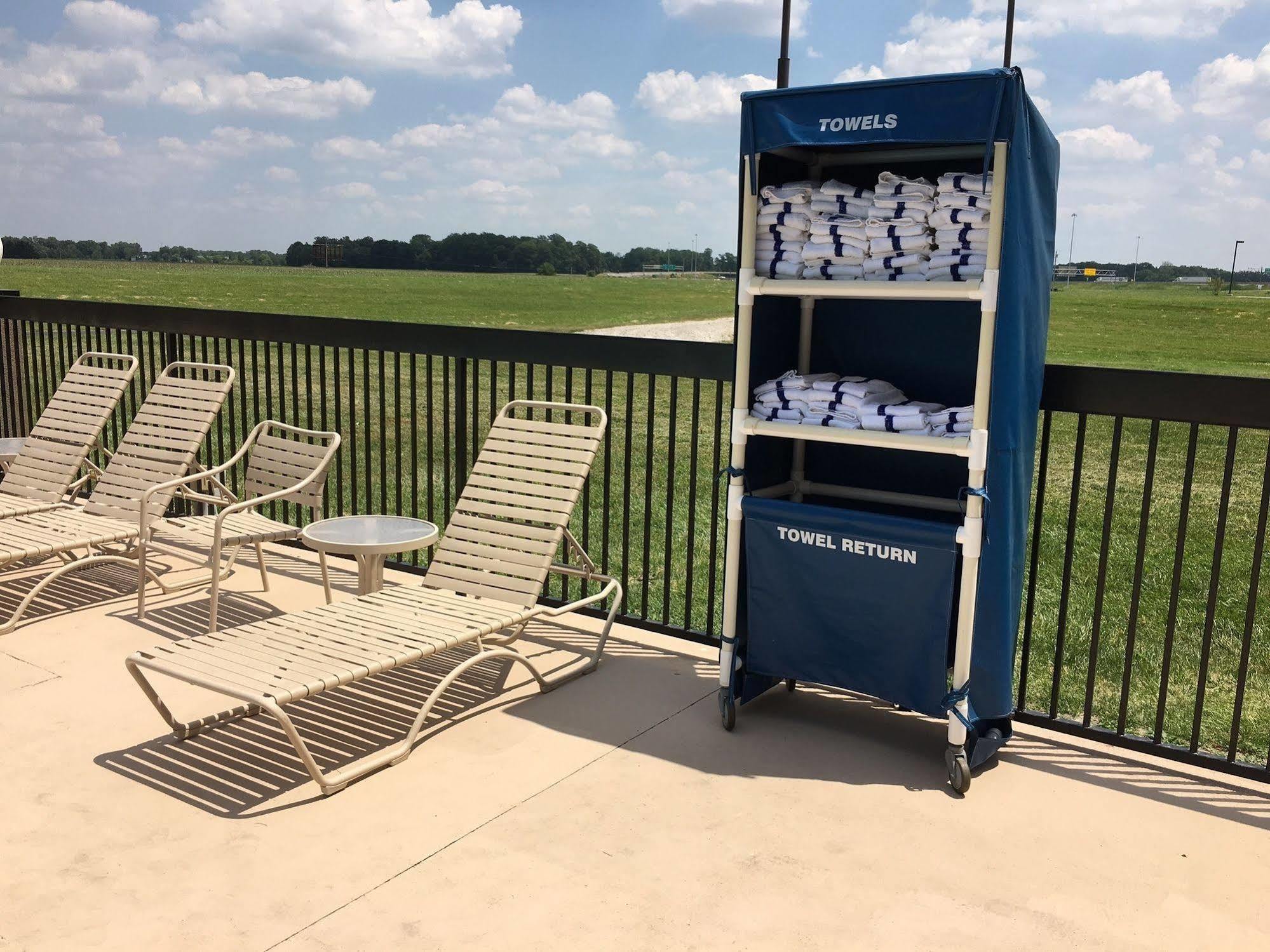 Country Inn & Suites By Radisson, Sandusky South, Oh Milan Bagian luar foto